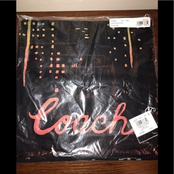 NWT authentic Coach Skyline   - Picture 2 of 2